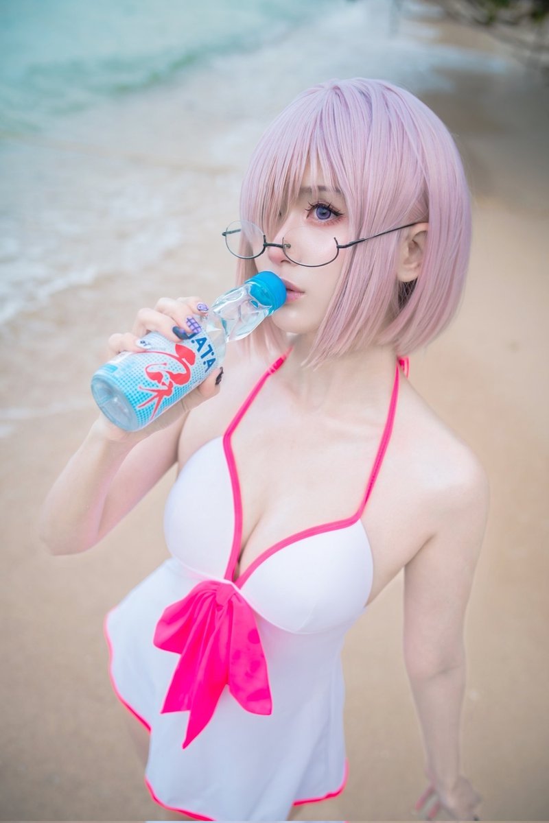 AsmrMako's tweet photo. Beach time Mashu🏖️🌊
#fgo #mashu #fategrandorder #mashkyrielight https://t.co/CmPRZ7uFTK