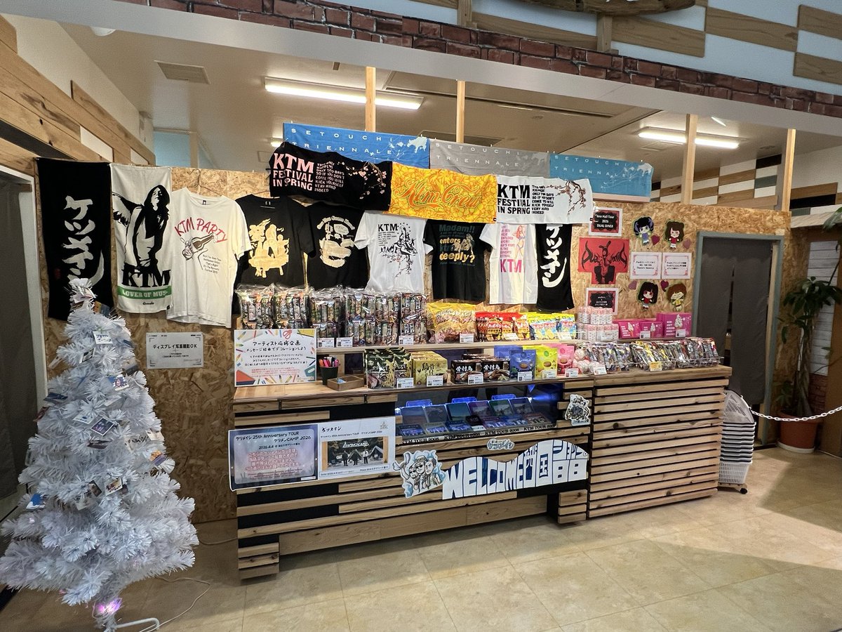 lineman418's tweet photo. もう一日別の現場で高松ステイ。仕込み後に通りかかったお土産屋さん(？)の一角に展示エリア発見。懐かしいグッツ。私物かな？
撤去終わりに〆うどん！
うま。 https://t.co/z58IpwASHB