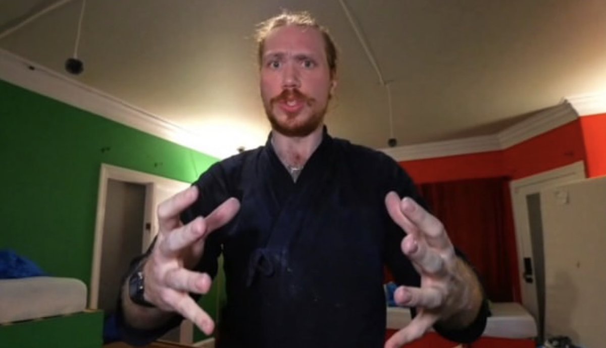 starvingdogz tweet media