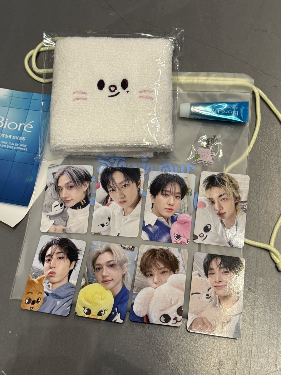 sunshine_kittyy's tweet photo. Straykids SKZ fanmeeting stay zone
스트레이키즈 스키즈 콘서트 입장 특전 기프트 스테이존 포카 양도 판매

4/4 Day3, 4/5 Day4
OT8 full set-15.0 per set
Both-28.0

DM or https://t.co/ktgkw99OLU

WTS Bangchan Leeknow Changbin Hyunjin Han Felix Seungmin I.N photocard pc phoca poca gift https://t.co/X6doOcF0sM