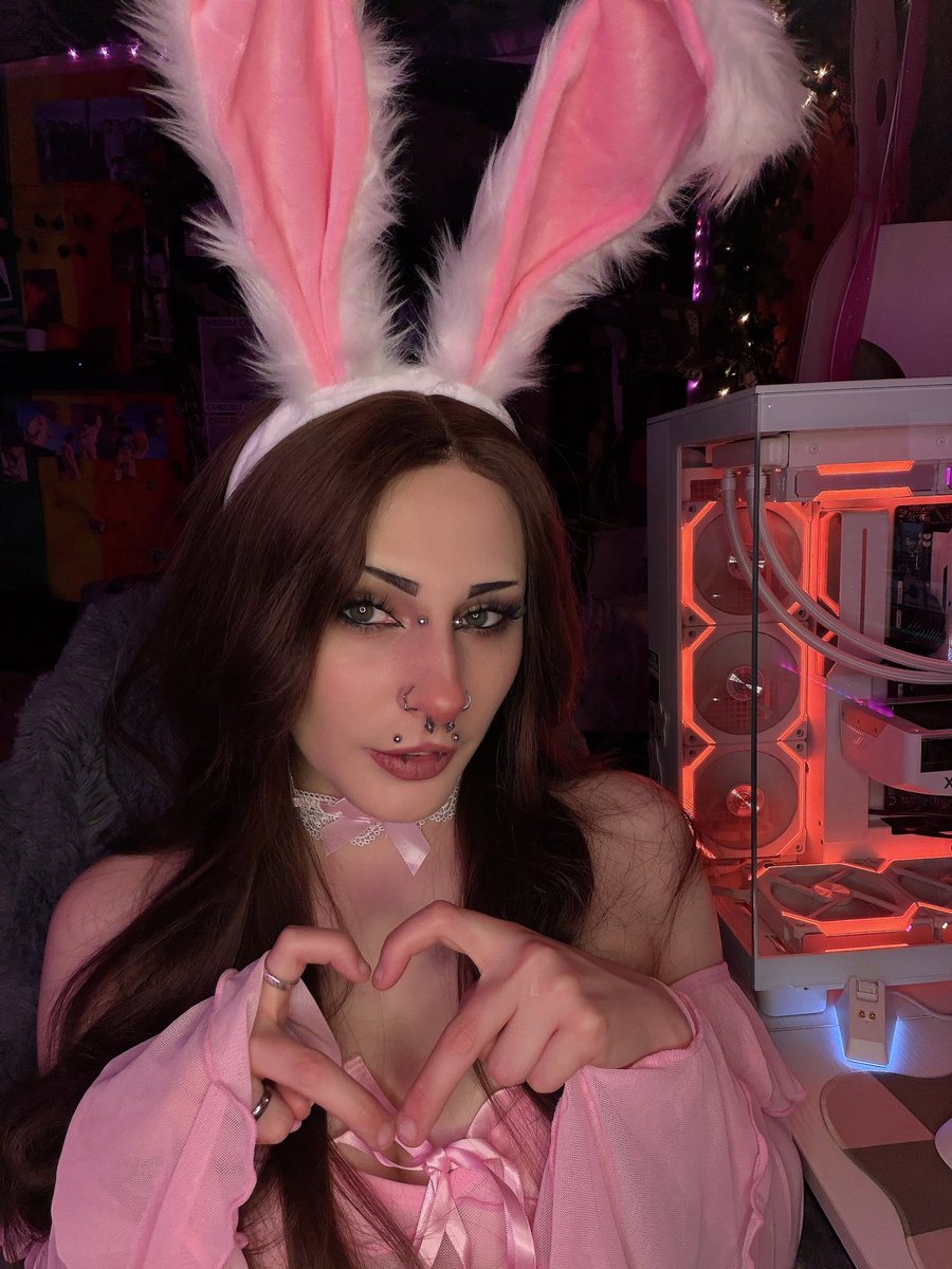 himawariki_'s tweet photo. happy easter from the easter bunny 🐰🌸🫶🏼 https://t.co/GhWgqroDDe