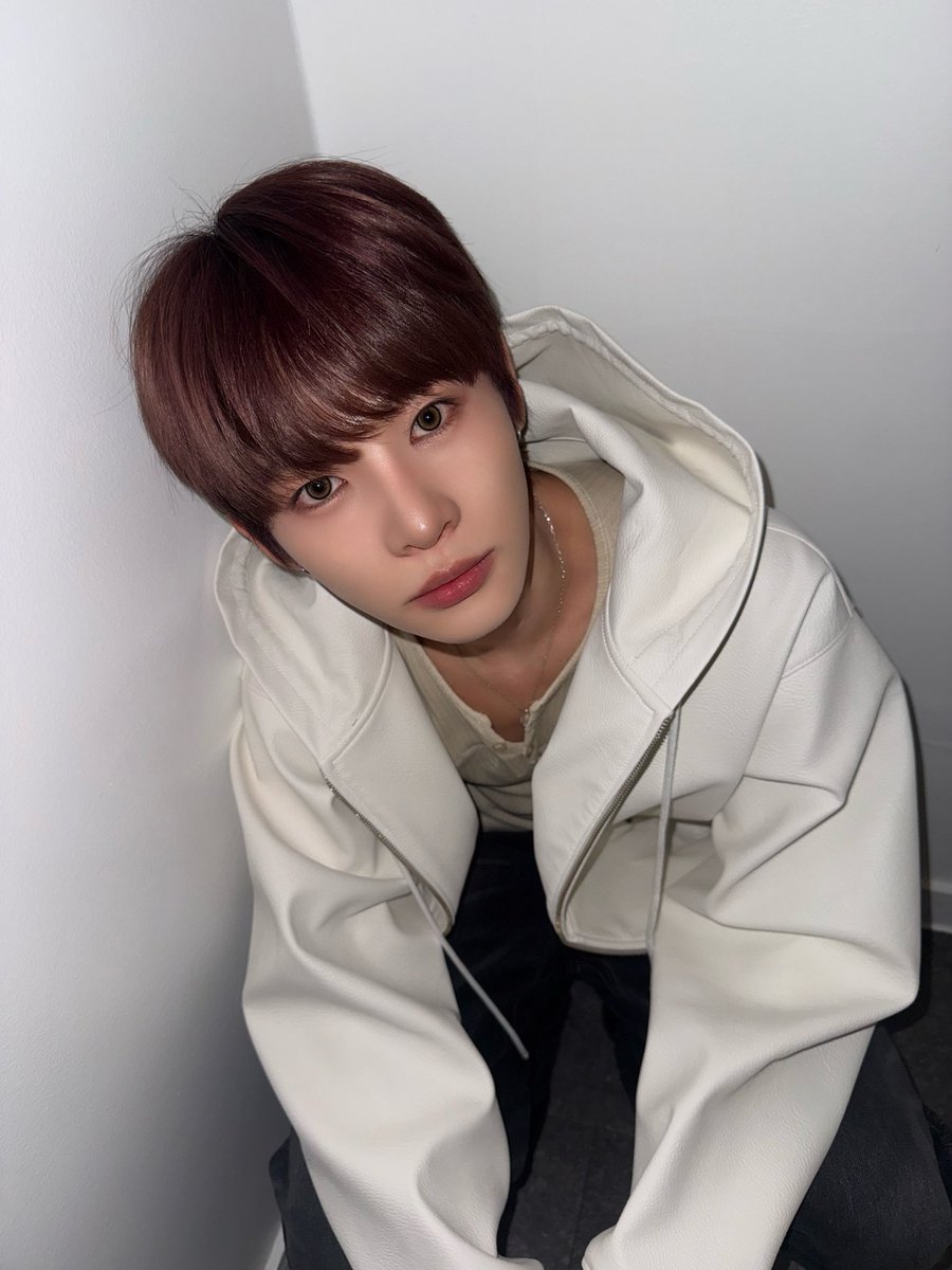 [#HYUNBIN]
내새낑들 우리 얼른 만나자요 😊🙃
#POW #파우 #현빈 #ComeTrue #컴트루