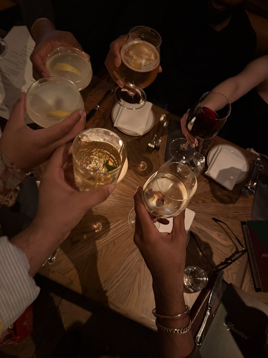 CHASEBLAlSE's tweet photo. Rather focus on the love that’s been around 🥂

+1 https://t.co/5ZfA4ygYDo