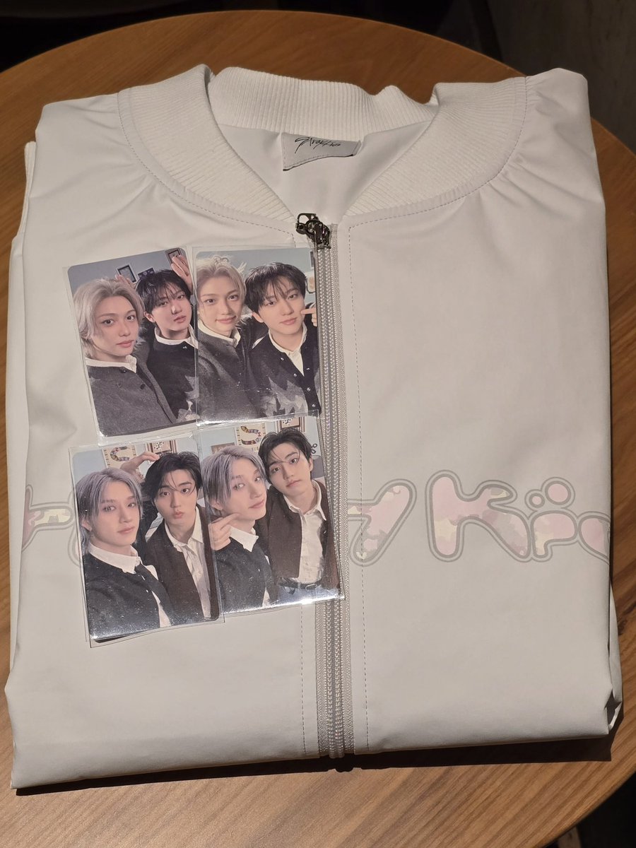 ต^._.^ต tweet media