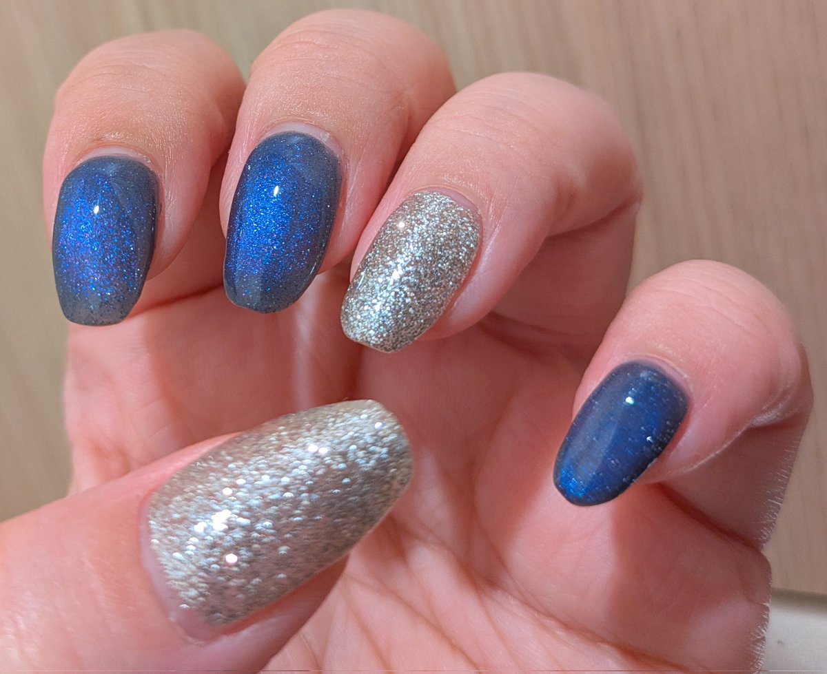 開幕したんで寒色系ネイルにしました。青いチームのみんな、応援してます。