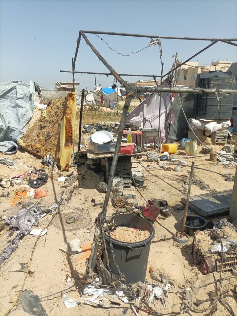 hamadaelhattab's tweet photo. @MarkJCarney My family's tents caught fire. Many thanks to all the family and neighbors who rushed to extinguish the fire and offer their support. https://t.co/U7wljNLU4q
