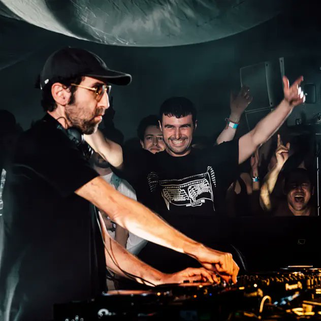 [Music]
Fred again..(フレッド・アゲイン)が、アルバム『USB002』のリリースツアーで披露した元Daft Punk(ダフト パンク)のThomas Bangalter(トーマ・バンガルテル)とのB2BをApple Musicで配信開始。なお、FredはAppleと提携しているため、Spotifyでの配信は対象外となる。
music.apple.com/jp/album/alexa…