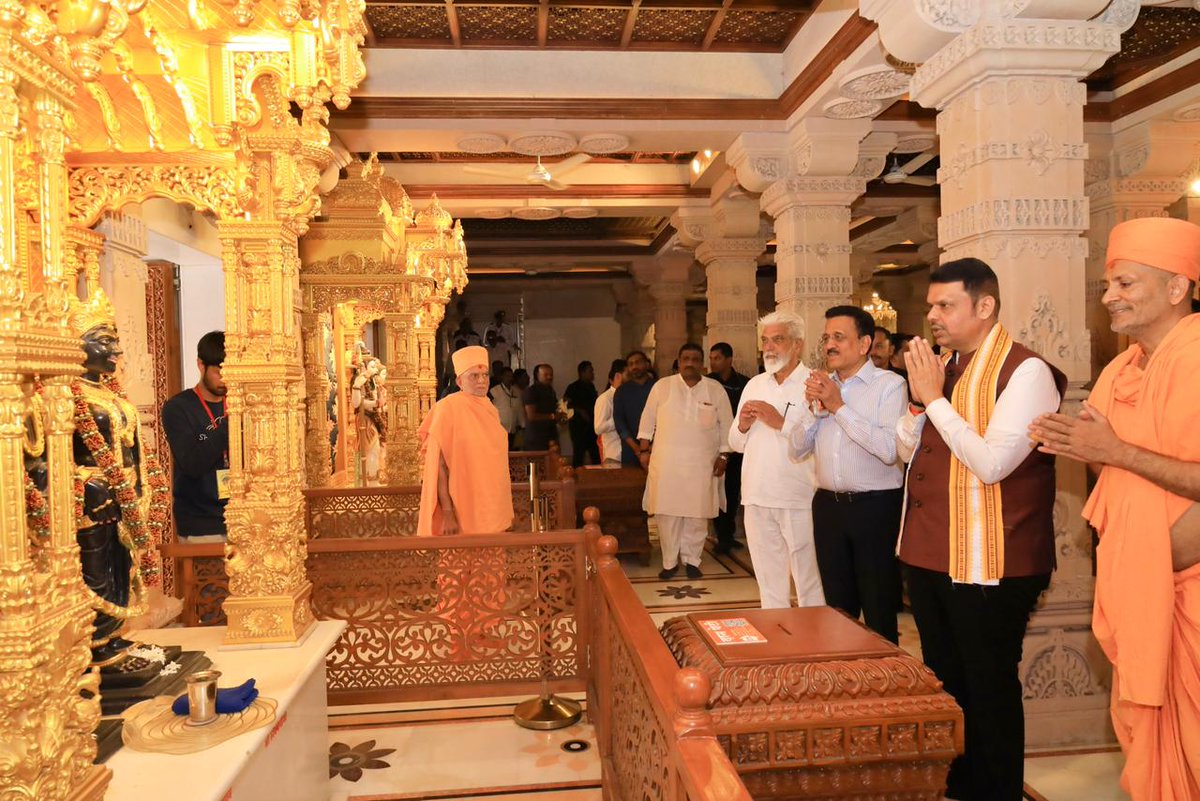 girishdmahajan's tweet image. ।। जय श्री स्वामीनारायण ।। 🛕 

आज तपोवन, नाशिक येथील बीएपीएस श्री स्वामीनारायण मंदिरात मुख्यमंत्री श्री. देवेंद्रजी फडणवीस यांच्या समवेत मनोभावे दर्शन घेत आशीर्वाद प्राप्त केले. 

याप्रसंगी शालेय शिक्षण मंत्री श्री. दादाजी भुसे व इतर मान्यवर उपस्थित होते.

#Maharashtra #Nashik