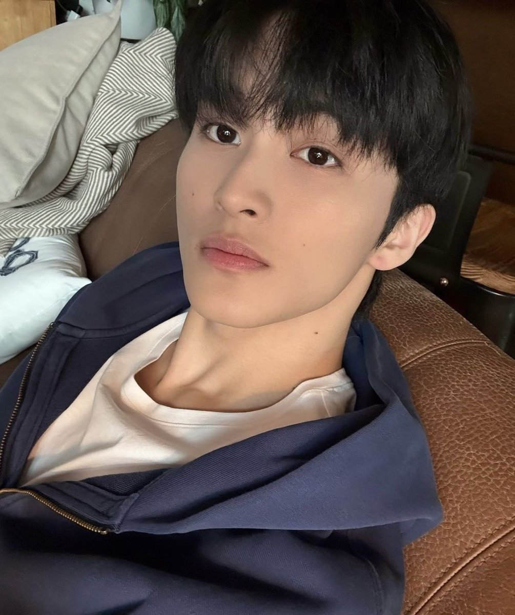 0ou_caenada's tweet photo. 나는 이제 너 없이도 너를 좋아할 수 있다 https://t.co/hANHthqRCF