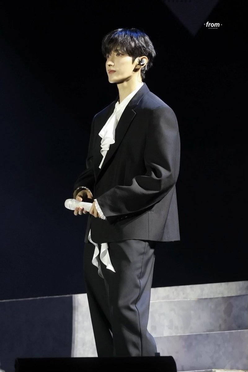 ⋆ 𝙛𝙧𝙤𝙢 ⋆ tweet media