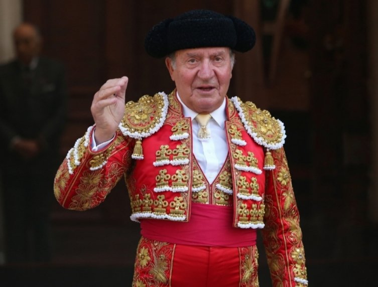 Ea, po ya estoy aquí, en Sevilla! 100.000 eurakos costó traerme, no me preguntéis quién pagó, no fui yo.