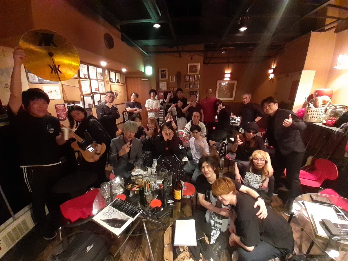 kikkawanight's tweet image. 【吉川晃司ナイト124】終了‼️
今回も盛り上がりました～‼️
参加された皆様ありがとうございます‼️✨

次回は5/3(日)の開催になります‼️
また笑顔の再会を‼️😊👍

#吉川晃司
#COMPLEX
#オーチーコーチー
#本八幡ビーフラット
#本八幡Bflat