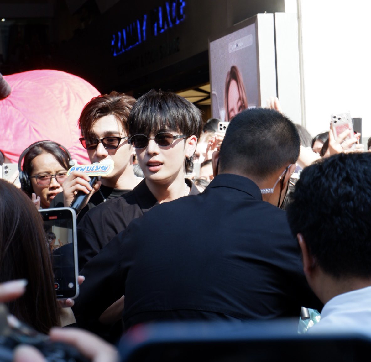 PerthSanta.zip 🖤🤍 tweet media