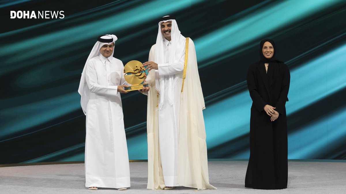 dohanews's tweet image. #Qatar's Amir Sheikh @TamimBinHamad Al Thani patronised the ceremony of the #Rawda Award for Excellence in Social #Work at the Raffles Doha Hotel on Sunday.

The #award, held in its first edition, saw Sheikh Tamim honour 11 #winners for their innovative social initiatives, across