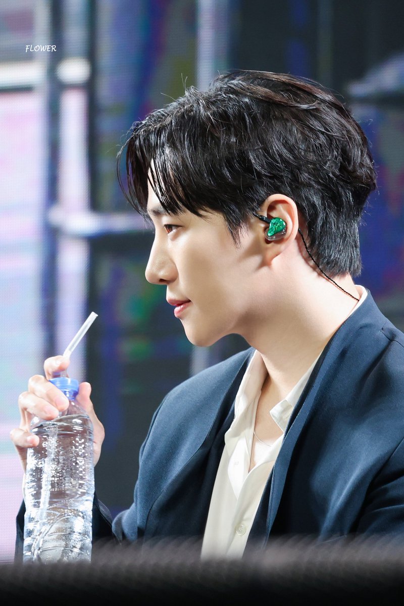 FLOWER_2JH's tweet photo. 260329 LEEJUNHO FAN MEETING IN SHANGHAI : ALWAYS

물만 마셔도 좋아💛 
물먹는거 좀 좋긴해. 괜찮긴 해 
나도 좀 좋더라고 

#이준호 #LEEJUNHO 
#イジュノ #李俊昊 
#ALWAYS https://t.co/2APNHd6DVm