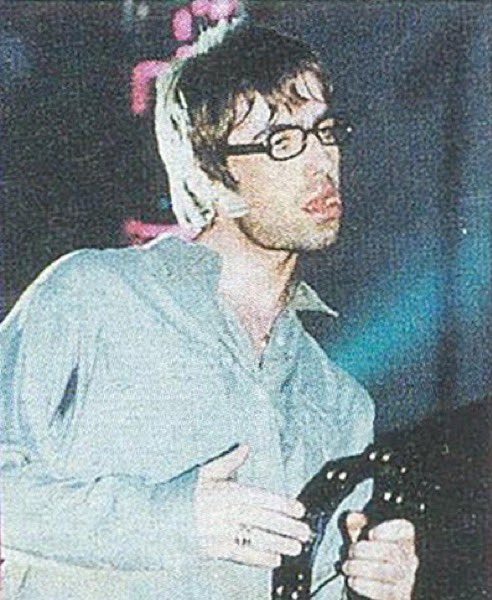 hari saw oasis tweet media