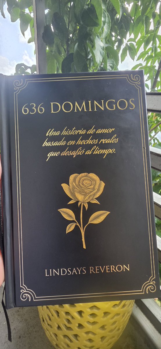 En el desveló  de anoche me he bebido este libro de lectura llana que narra la Cuba que recibió emigrantes con la sed infinita de progresar y crear un legado. 
Los valores del cubano giraban entorno a Dios y la familia.
La Cuba que no será olvidada porque hay nietos con memoria!