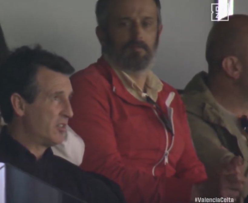 أوناي إيمري في المدرجات لمتابعة مباراة فالنسيا وسيلتا فيغو. 🇪🇸🏟️