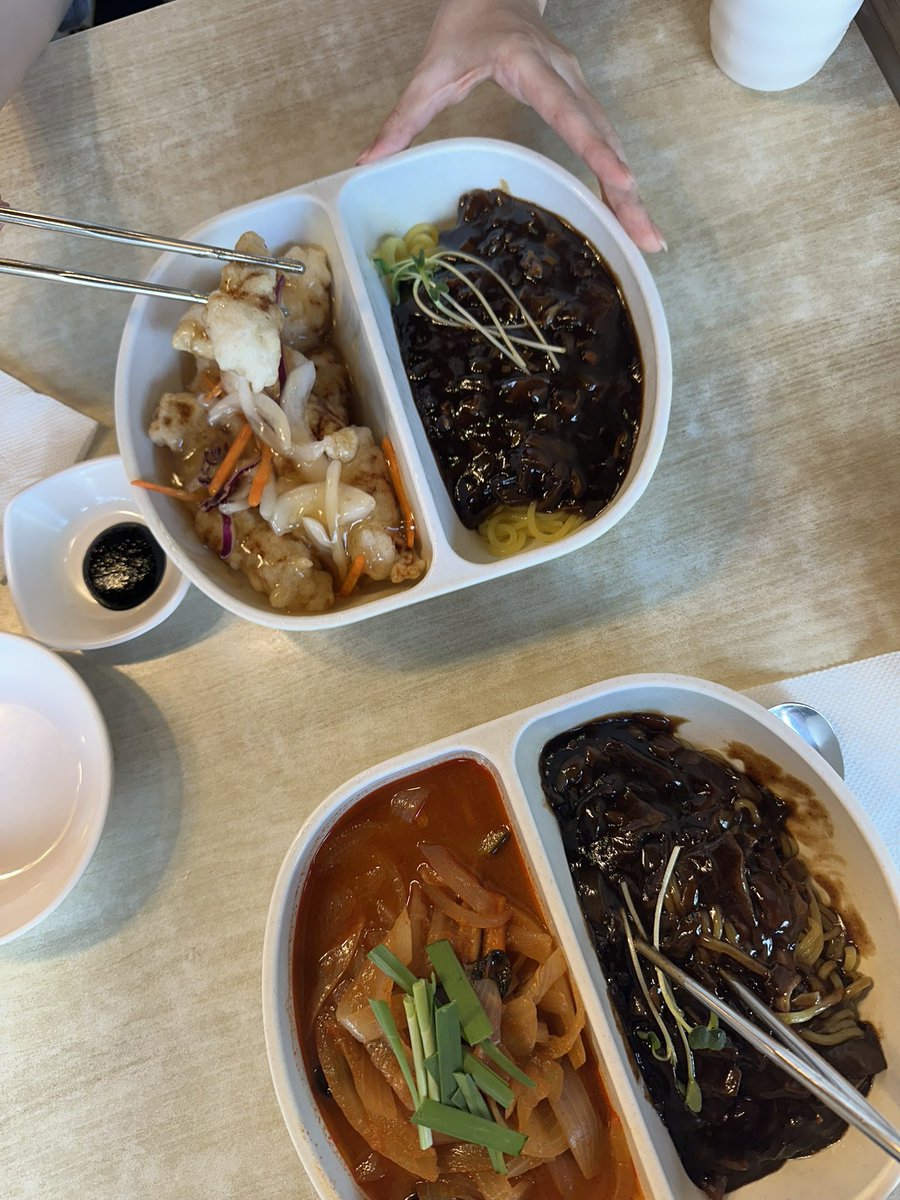 datdat.. tweet media