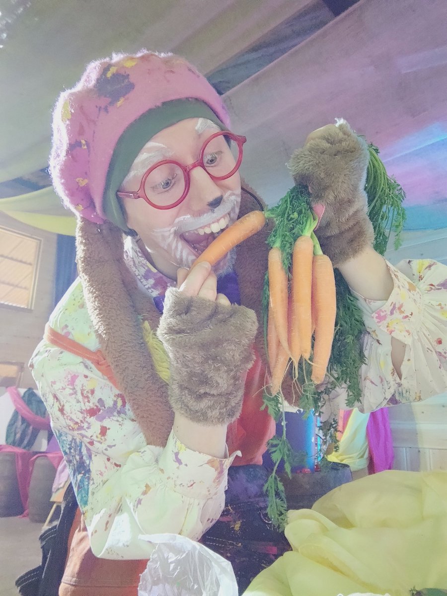ElliotCInnes's tweet photo. Easter Extravaganza 2026 ! How Do ! Doodle Van Hop had an amazing time working with all his cotton-tailed friends in the burrows this Easter @RandFarmPark Very thankful for the opportunity again ! It was Egg-cellent !
#actor #acting #performance #easter https://t.co/DpJ3DOfW7B