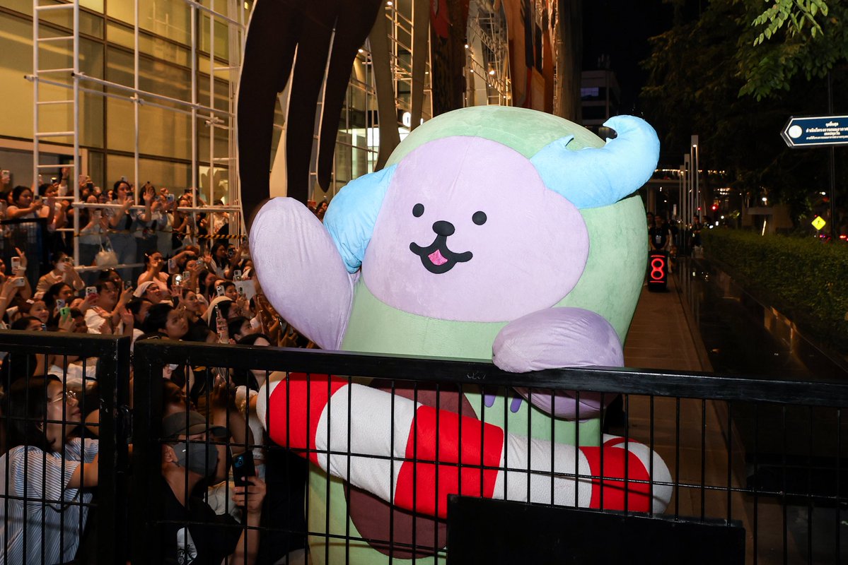 centralwOrld tweet media