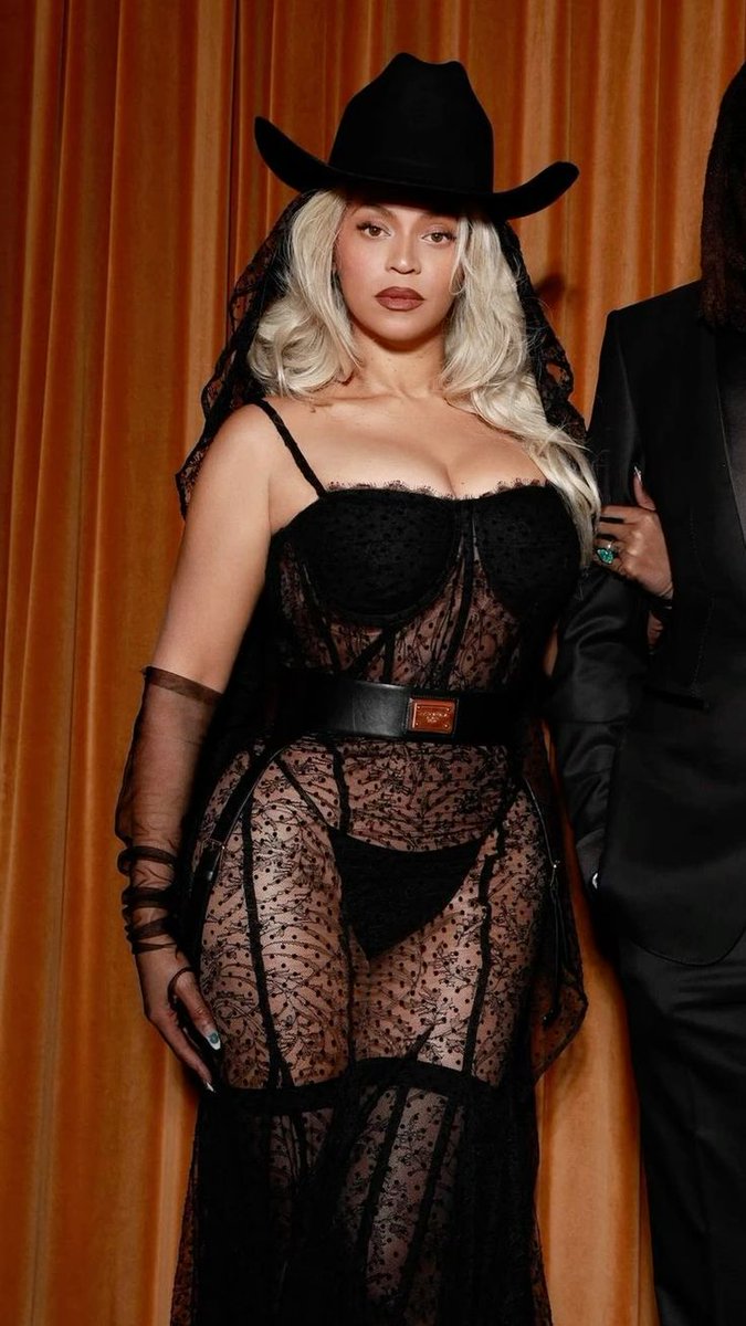 beyoncé hourly 𐚁ིྀ 🐬ৎ୭˚˖٠ tweet media