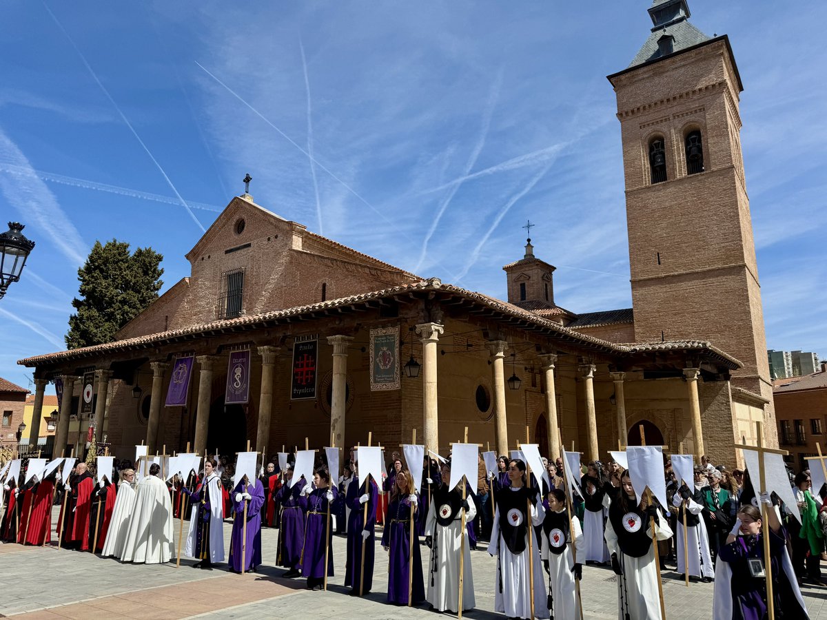 🌅✝️ El Domingo de Resurrección pone el broche a la Semana Santa de Guadalajara con la Procesión de Cristo Resucitado y el encuentro entre la Virgen de los Dolores y su Hijo Resucitado a las puertas de Santa María.

Un momento de fe, alegría y esperanza para la ciudad.