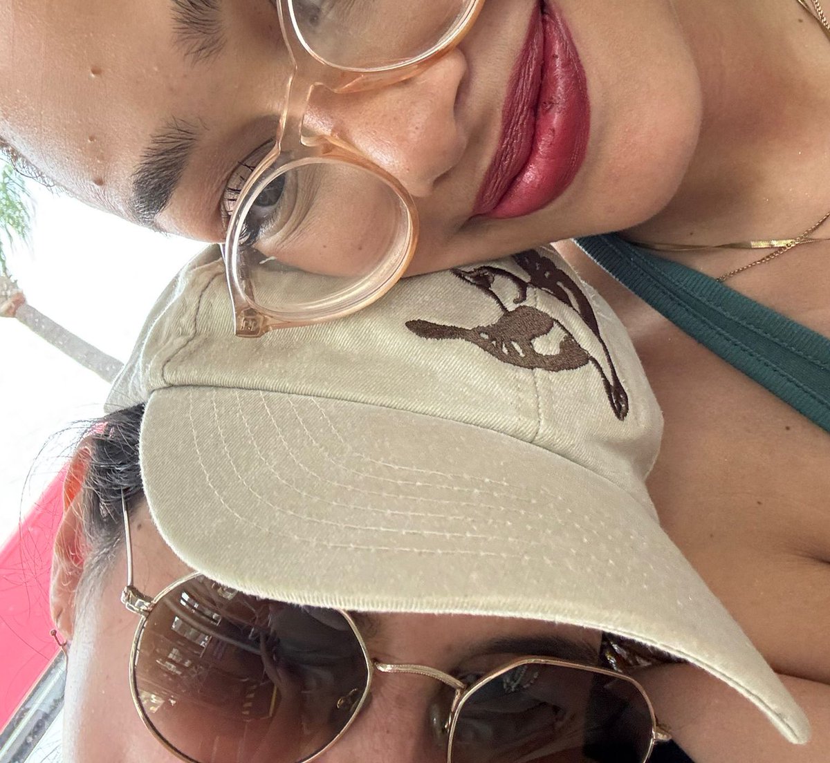 ana kiwi ✩ tweet media