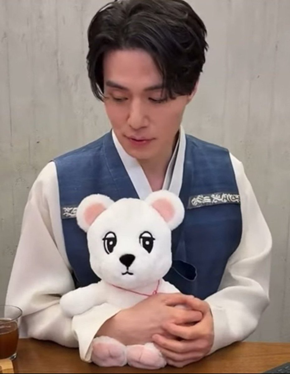 dongwooks_fan's tweet photo. Gigil (n) - The overwhelming urge to squeeze, pinch, or bite something irresistibly cute, such as a baby or a fluffy animal 😍 
Both in this case 🫴🏻
#LeeDongWook #WookDongLee https://t.co/uIbdvUGgiC