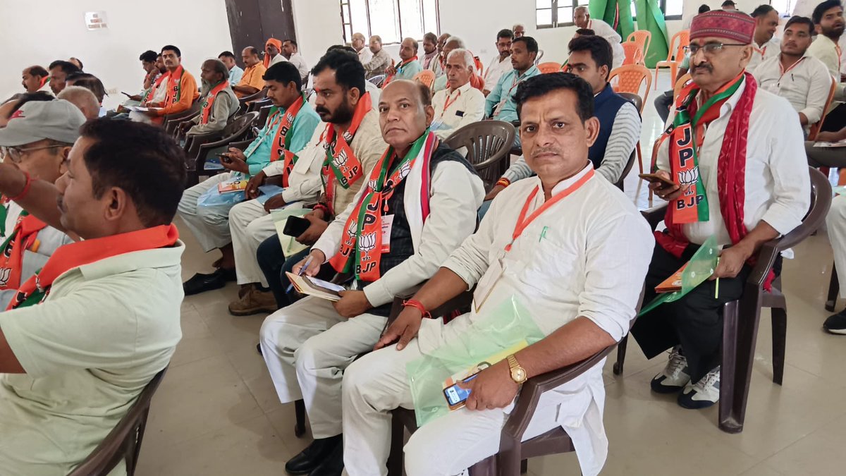 DharmendraGiri_'s tweet photo. पंडित दीनदयाल उपाध्याय प्रशिक्षण महा अभियान 2026  
स्थान :DBS कॉलेज तिलोई  जनपद अमेठी

यह प्रशिक्षण अभियान हम सभी कार्यकर्ताओं को वैचारिक रूप से सशक्त करते हुए समाज के अंतिम पंक्ति में खड़े व्यक्ति तक सेवा और विकास पहुंचाने की प्रेरणा देता है।
 
(धर्मेंद्र गिरी भाजपा अमेठी) https://t.co/K8pwc72EqC