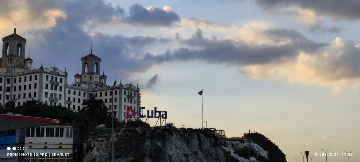 Hᴇʟʟʏ tweet media