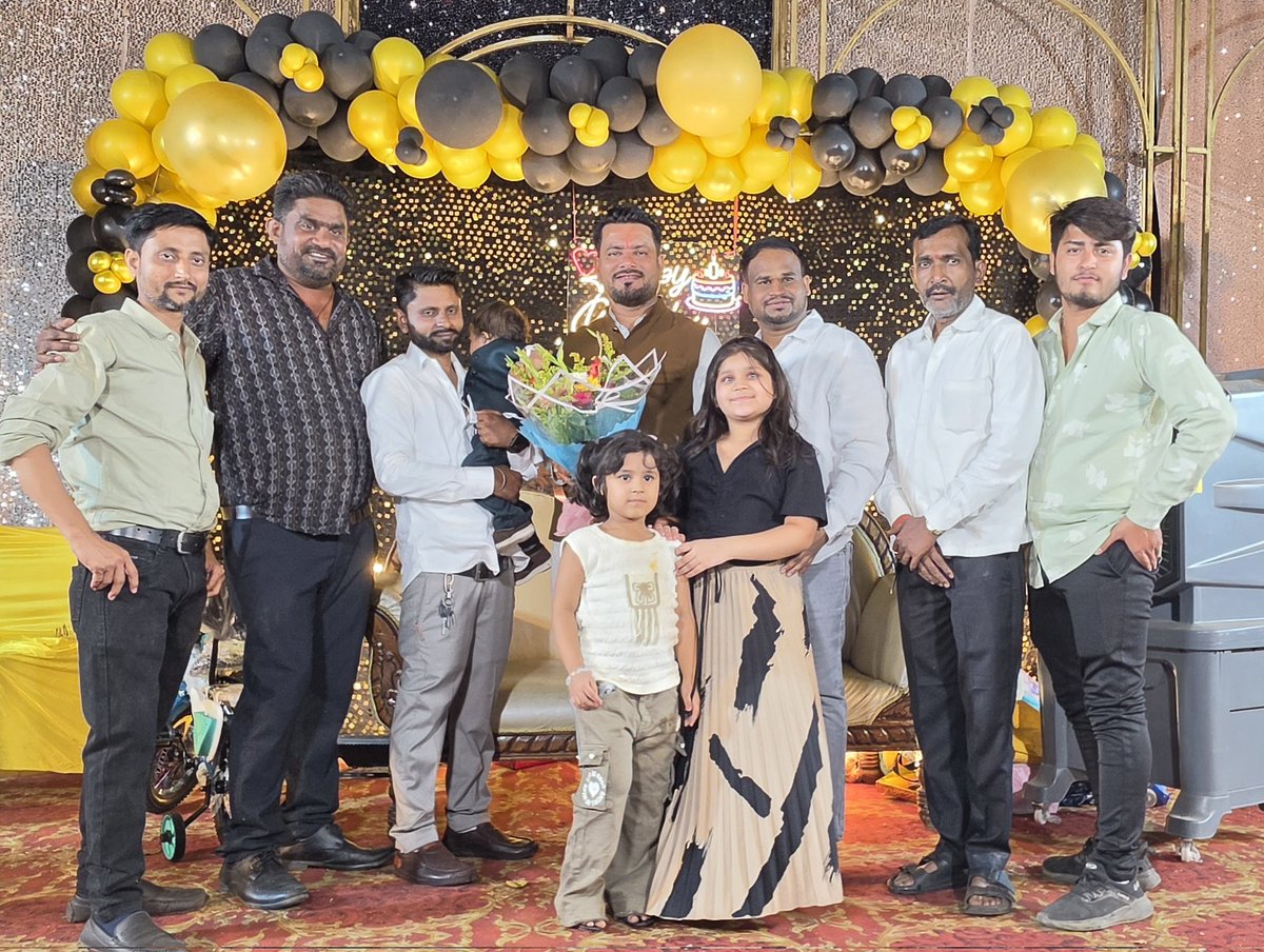 साहू समाज युवा प्रकोष्ठ के सलाहकार भाई #गोविंदा_साहू जी के प्रथम सुपुत्र के #जन्मोत्सव कार्यक्रम में शामिल होकर हार्दिक #बधाई एवं #शुभकामनाएं प्रेषित कीं।