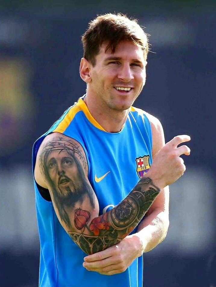 "Eu fiz essa tatuagem em homenagem a Jesus Cristo porque ele é meu herói e meu salvador."

- Lionel Messi.