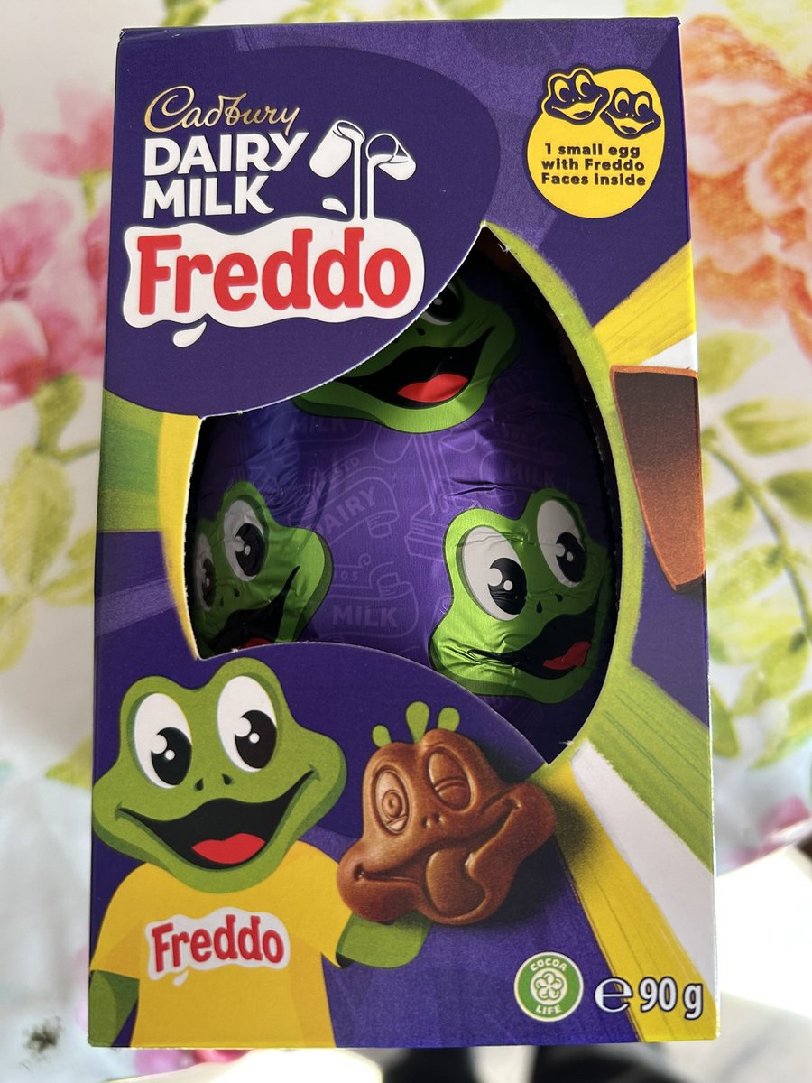 Vixyl's tweet image. After I greedily snaffled my egg on Friday, look what the Easter bunny (aka my son @NoticedL3m0n ) bought me 😍.  Happy Easter folks 😊💐

#EasterSunday #easteregg
