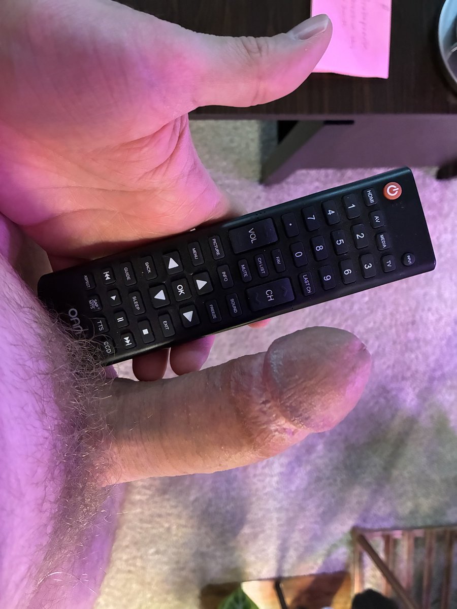 Jason0209656211's tweet photo. Hmmm which one is for the tv? https://t.co/mJCnLEmjZN