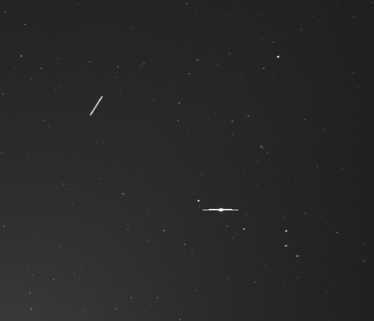 CrazySwedeX's tweet image. This was caught on NASAs PUNCH yesterday at 20:24 UTC. One of our planets and then a "rod"..

#UAP #uapX #UFO