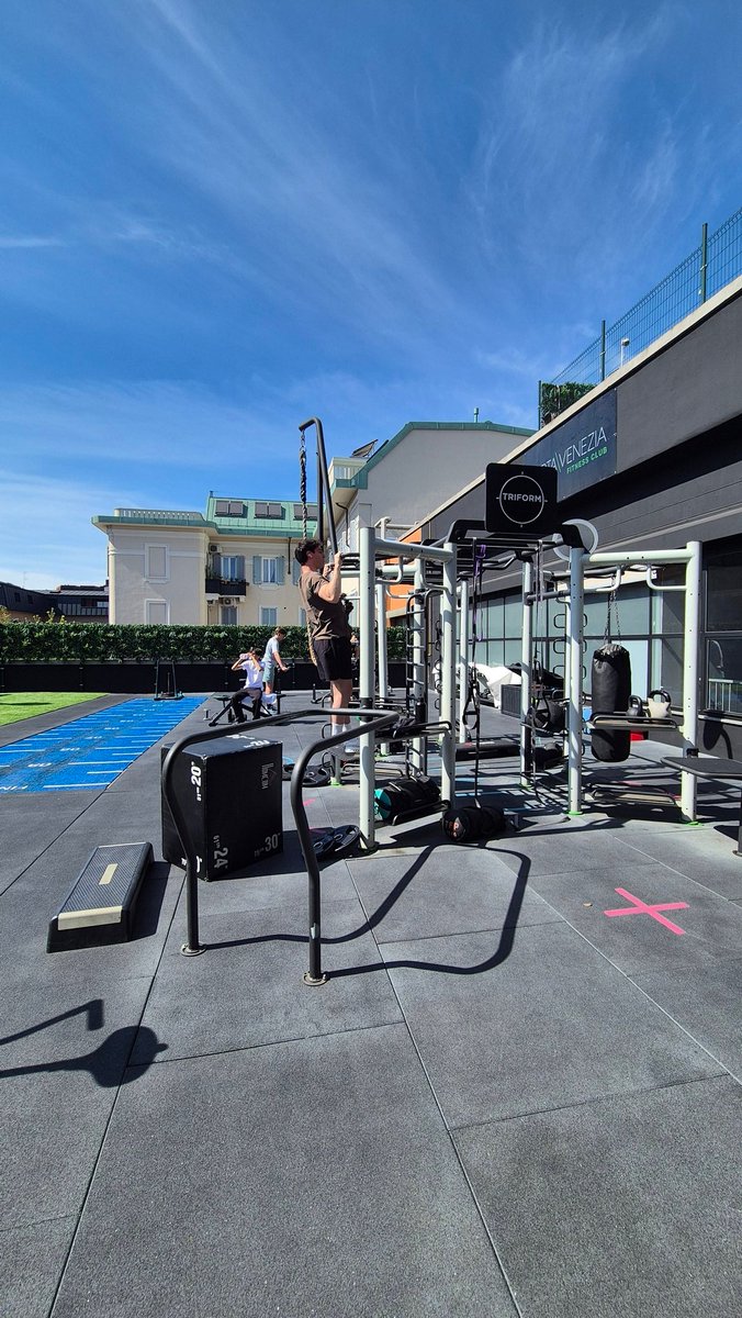 deric_tv's tweet image. Spring in Italy #milano #italia 🧡🇮🇹🐰 #easter