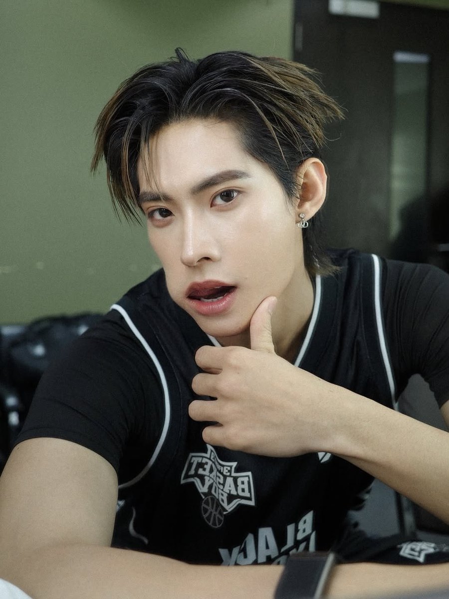 auhaee_makeupp tweet media