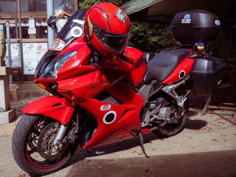 hanabihajan's tweet photo. 本日は4月6日😊
昨年は痛恨のポスト忘れ😭
今年は忘れません😊
#VFR
#RC46
#HYPERVTEC https://t.co/D8LySsyonm