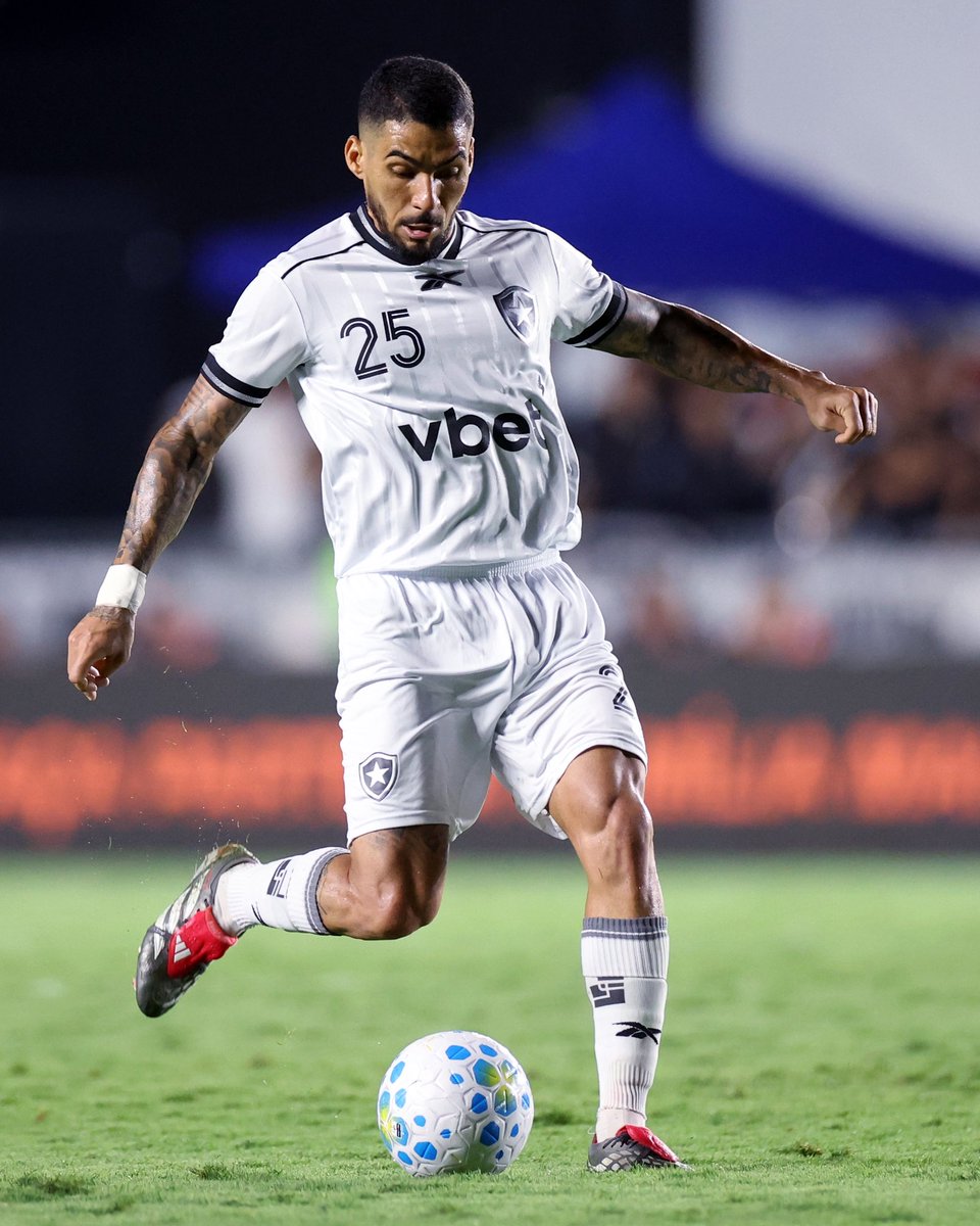 informafogo's tweet photo. Allan contra o Vasco:

— 07 contribuições defensivas;
— Ganhou os dois desarmes que tentou;
— 02 interceptações;
— 02 cortes;
— 02 chutes bloqueados;
— Recuperou a bola 6 vezes;
— Não foi driblado. https://t.co/sYHYF4FGJ1