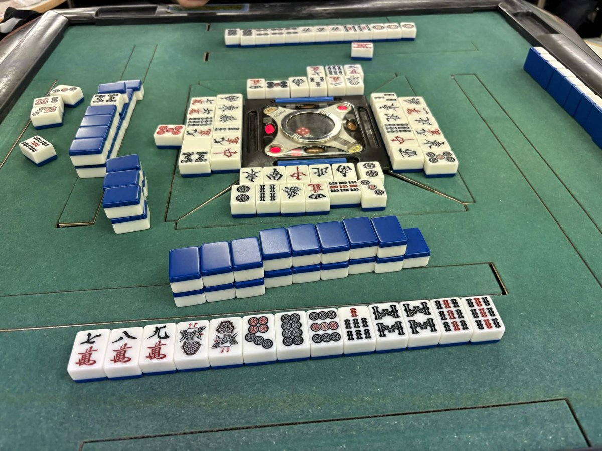 当サークルでは、現在パラドゲーと並行して麻雀も盛んに行われています！！！
大学時代から始めたメンバーばかりなので初心者でも安心！
高田馬場の安い雀荘やお家でみんなで新種の"戦略ゲー"を楽しもう！
#春から早稲田 #hoi4 #麻雀