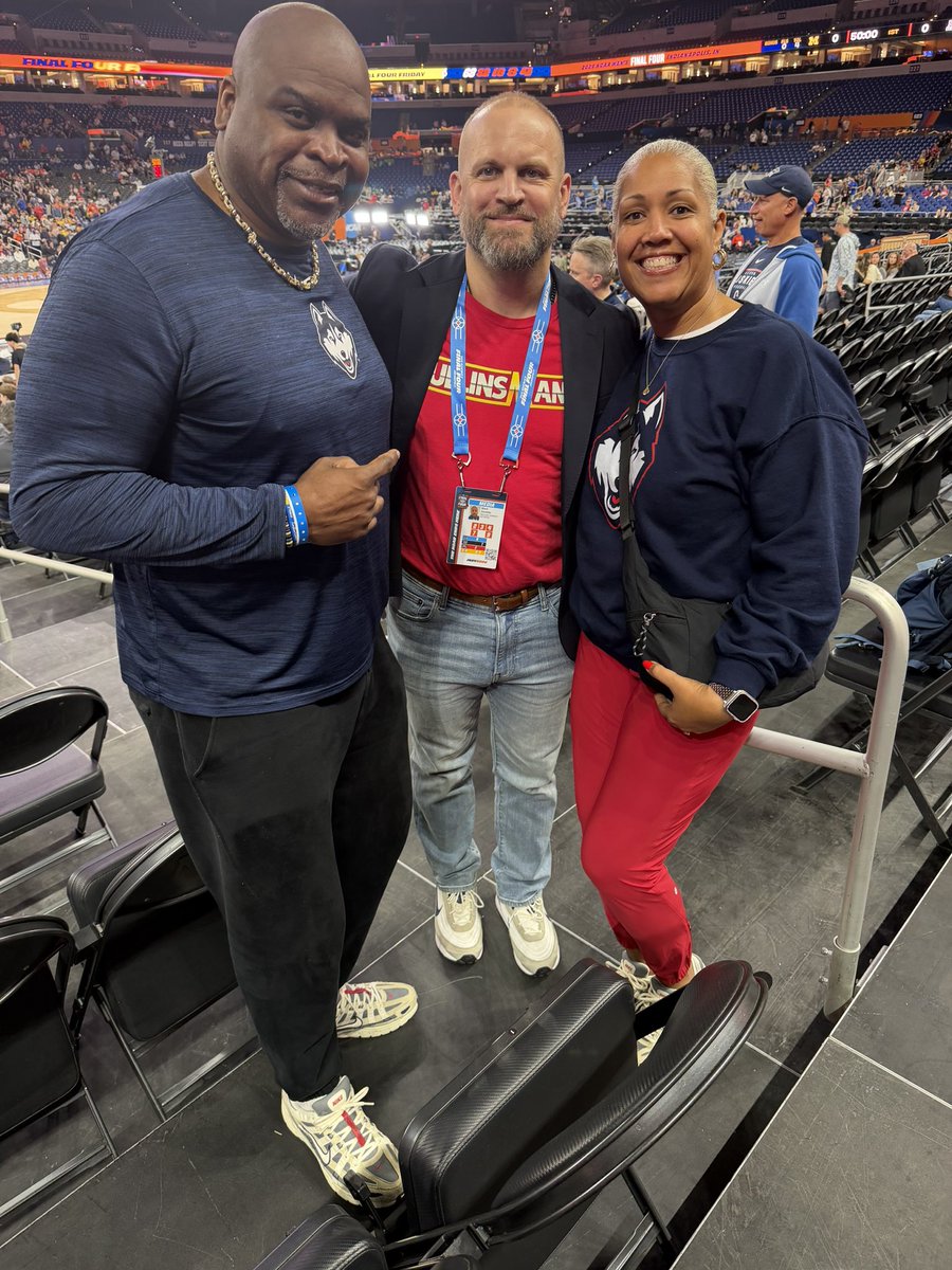 markzanetto's tweet photo. It’s a testament to how he was raised
Had the pleasure of meeting you guys🙏. Y’all raised him right.
1 more my guy, I’ll see you tomorrow #Stairwayto7 https://t.co/S1ARRhxZw6