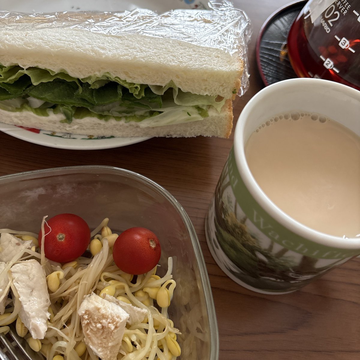 na2merry's tweet photo. (日)今朝も少し寝坊シテシマッタ…
サンドイッチが食べたくなり山型食パンにぬるチーズとサニーレタスとセロリの梅昆布茶漬けとアイスプラントをはさんでみた😋
洗濯機まわしてヒーロータイム〜 https://t.co/yJ0tEF53ze