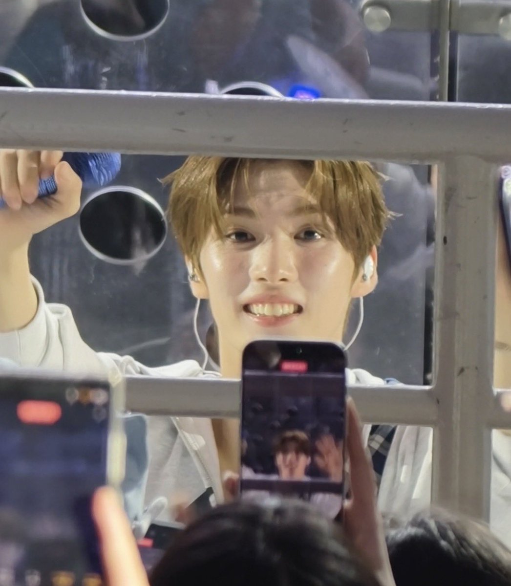 LSF🧼 VERY SLOW tweet media