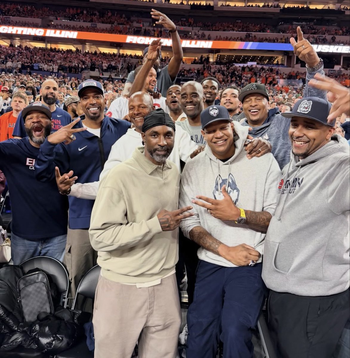 UConnAlumni's tweet photo. UConn Men’s Basketball royalty 👑 https://t.co/2cErL9qEz1