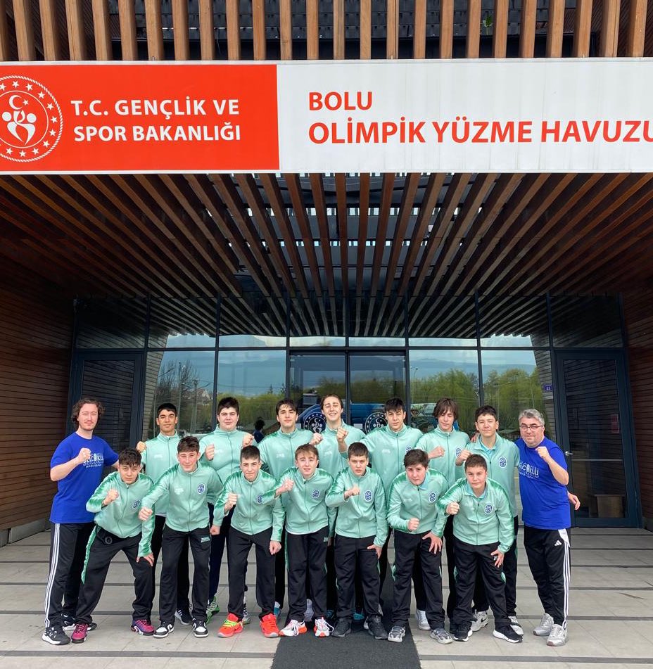 Bolu Olimpik Yüzme Havuzu’nda düzenlenen U16 Erkekler Yarı Final Play-Off müsabakalarında mücadele eden Selçuklu Belediyespor Kulübü Sutopu Takımımız, ortaya koyduğu üstün performansla önemli bir başarıya imza attı.

Takımımız, oynadığı 6 karşılaşmada 5 galibiyet elde ederek