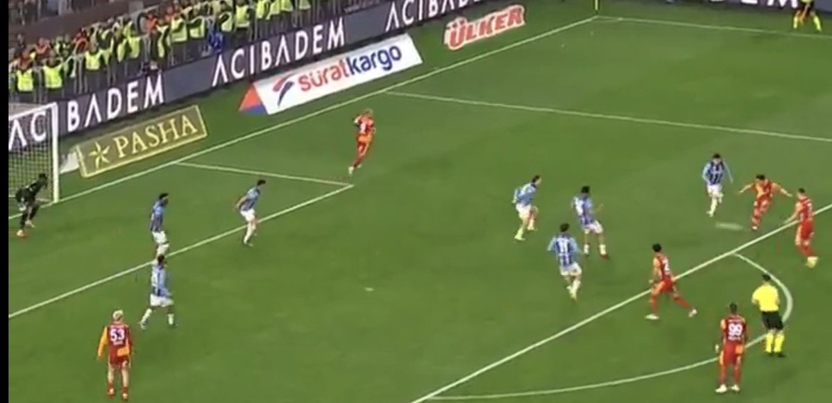 Adam ofsayt diye hareketlenmiyor. Her şeye de atlamayın be kardeşim.