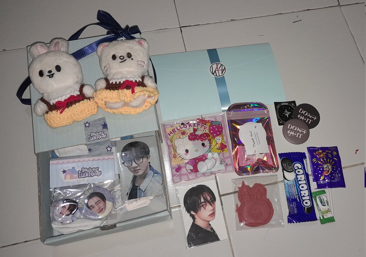 hyunhofmipa's tweet photo. SELALU SERUUUU @SKZEE_Ent dan goodiesnya selalu lucuuuuukkkk 🥹🫶🏻✨️ timaaciii stay dan minzee ditunggu nobar selanjutnyaaaaa 🫶🏻✨️

timaacii jugakk buat temen temen stay yang tadi udah mau terima fribis kecil kecilan dari akuuu 🥹🫶🏻✨️ https://t.co/nYRv5iCDZC