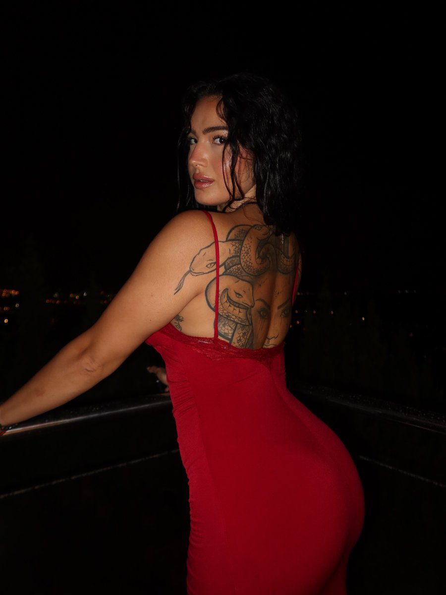 ◯ ☽ ◑ 𝕰𝓁ℯ𝓃𝒶 𝒶𝓁ℯ𝓍𝒾𝓈 ◐ ❨ ◯ tweet media