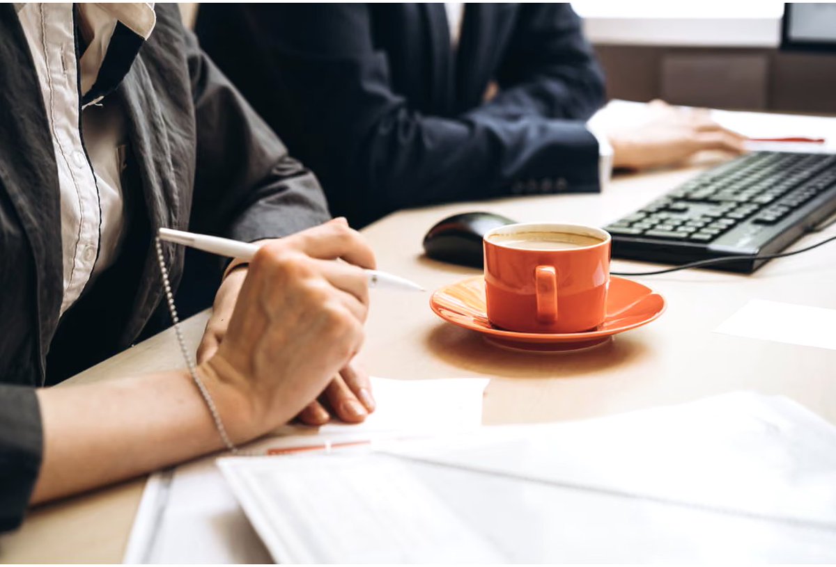 genemarks's tweet image. New @guardian column: From microshifting to coffee badging: whatever happened to just doing your #job?

There’s another hot trend in the #workplace - microshifting - and it's about to revolutionize the workday by breaking the traditional 9-to-5 ...

Read: theguardian.com/business/2026/…